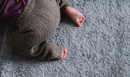 So findest du die richtige Kleidergrösse für dein Baby