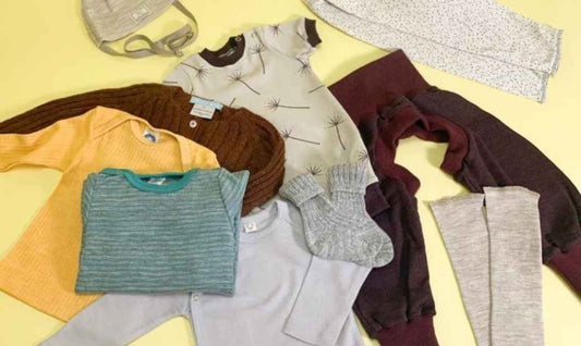 Windelfrei Kleidung macht das Abhalten einfach